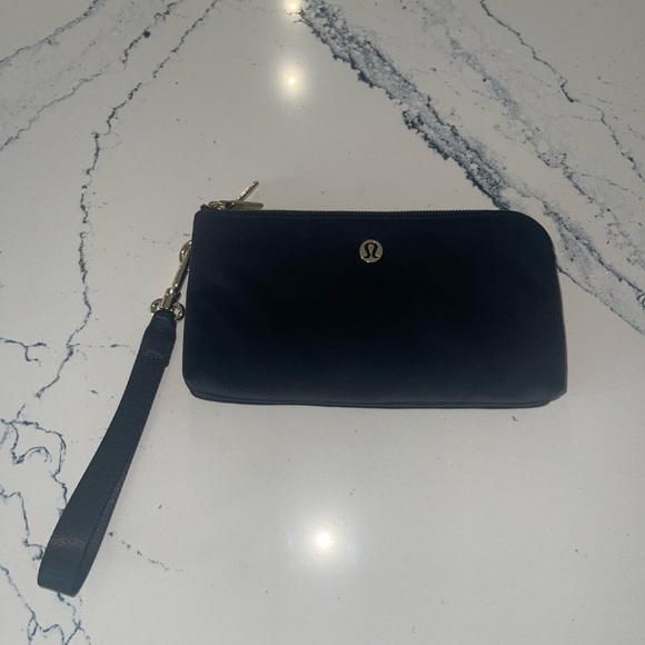 Lululemon Curved Wristlet *Velour Black 2024 Style Number: W9EP1S Price: $58 O/S - Picture 2 of 9